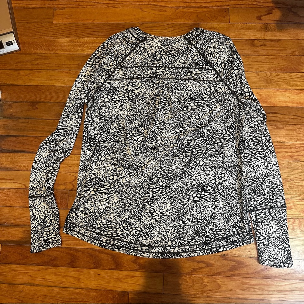 Athleta‎ Black White Pacifica Illume UPF Relaxed Long Sleeve Top Medium - Picture 3 of 6